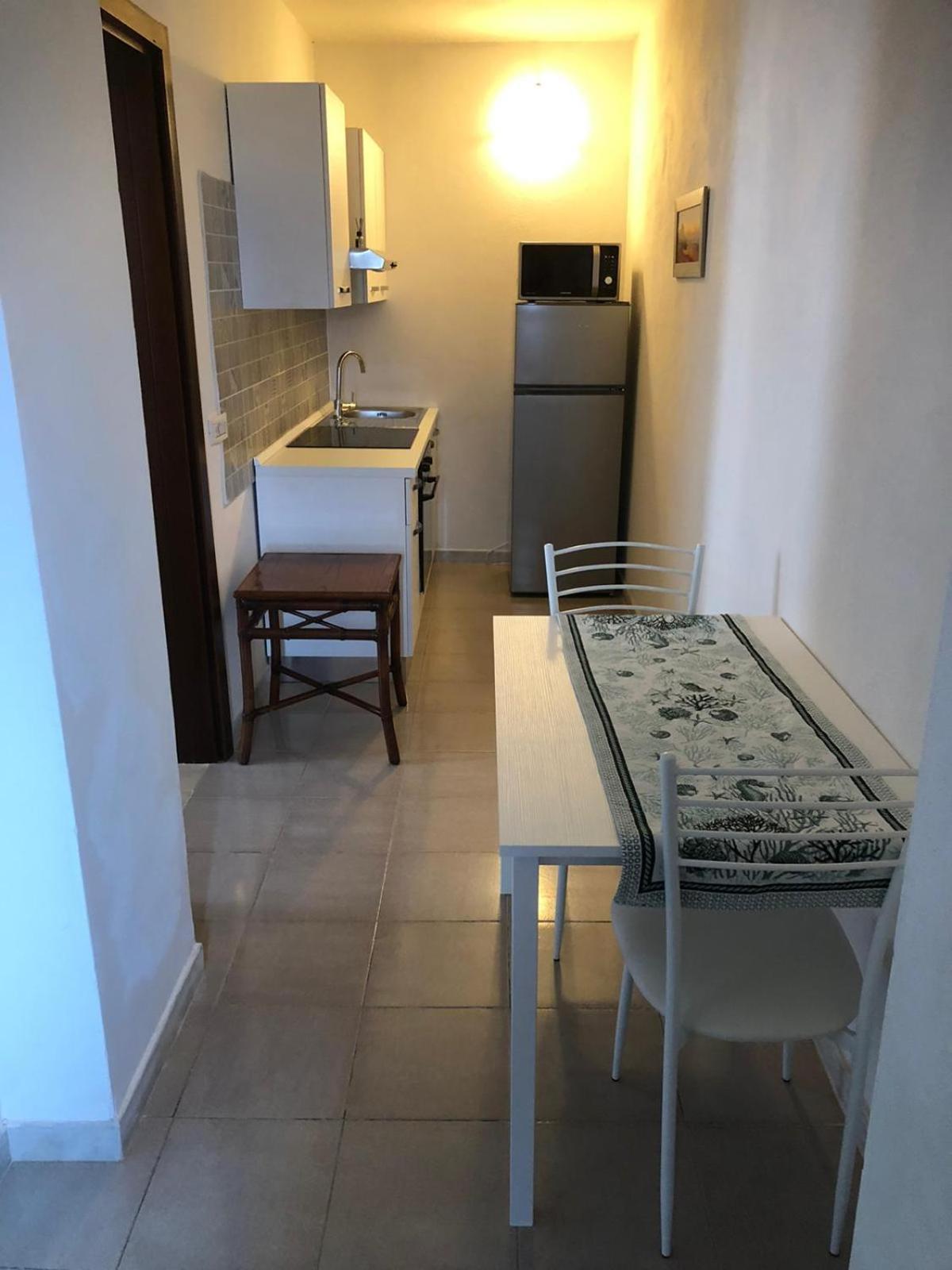 Green Apartment La Maddalena  Екстер'єр фото